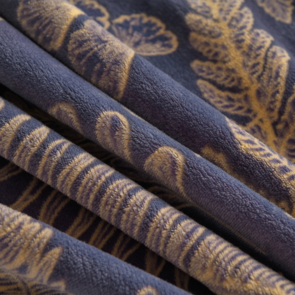 91家纺网 家纺一手货源 找家纺 董成龙家纺 2026新款高克重9-10斤加厚印花超柔牛奶绒爆款法莱绒金貂绒床裙四件套控价 金枝玉叶