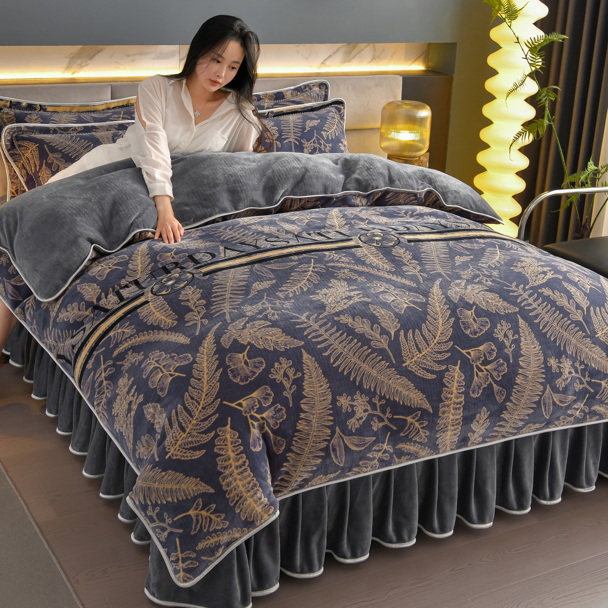 91家纺网 家纺一手货源 找家纺 董成龙家纺 2026新款高克重9-10斤加厚印花超柔牛奶绒爆款法莱绒金貂绒床裙四件套控价 金枝玉叶