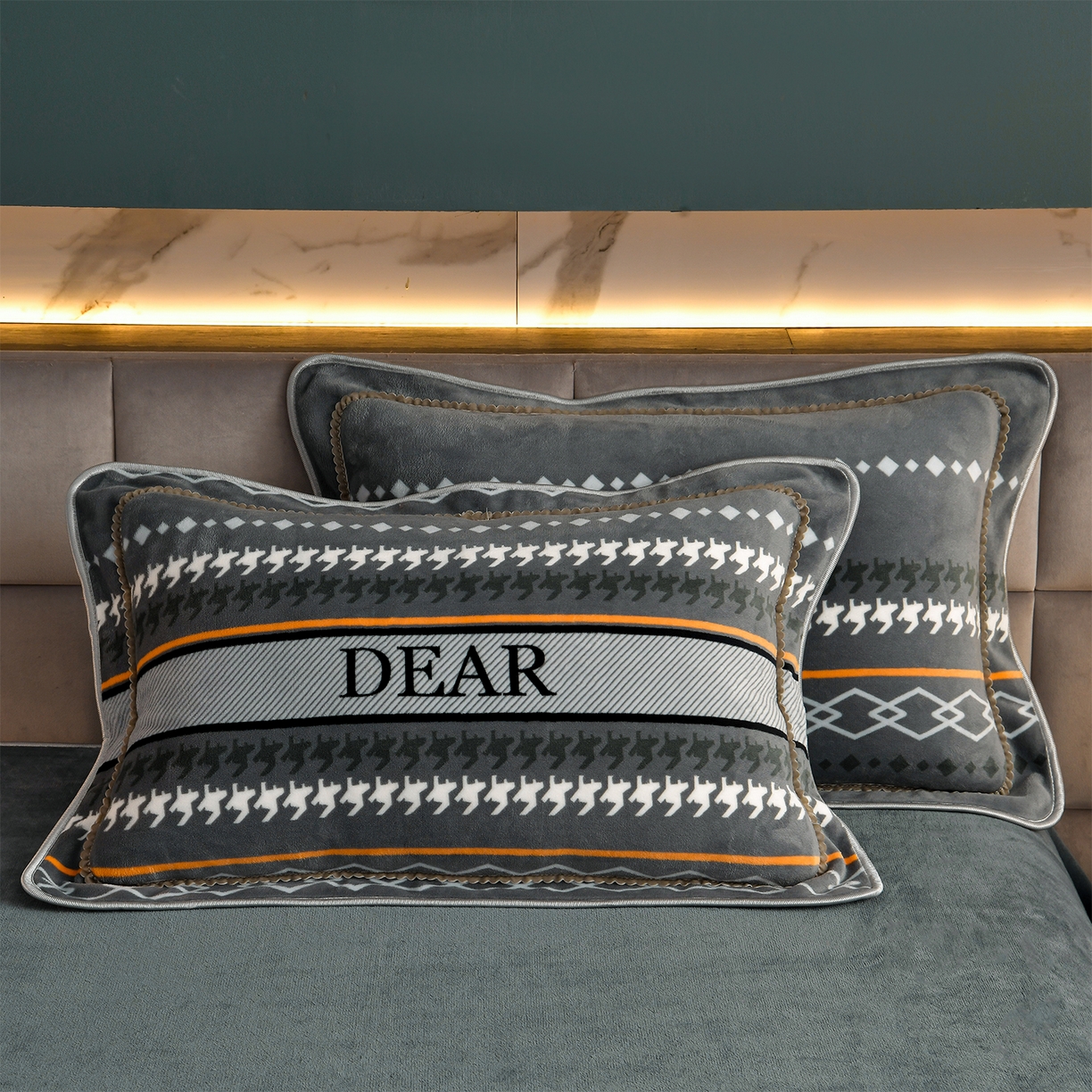 91家纺网 家纺一手货源 找家纺 董成龙家纺 2026新款高克重9-10斤加厚印花超柔牛奶绒爆款法莱绒金貂绒床裙四件套控价 休闲时光