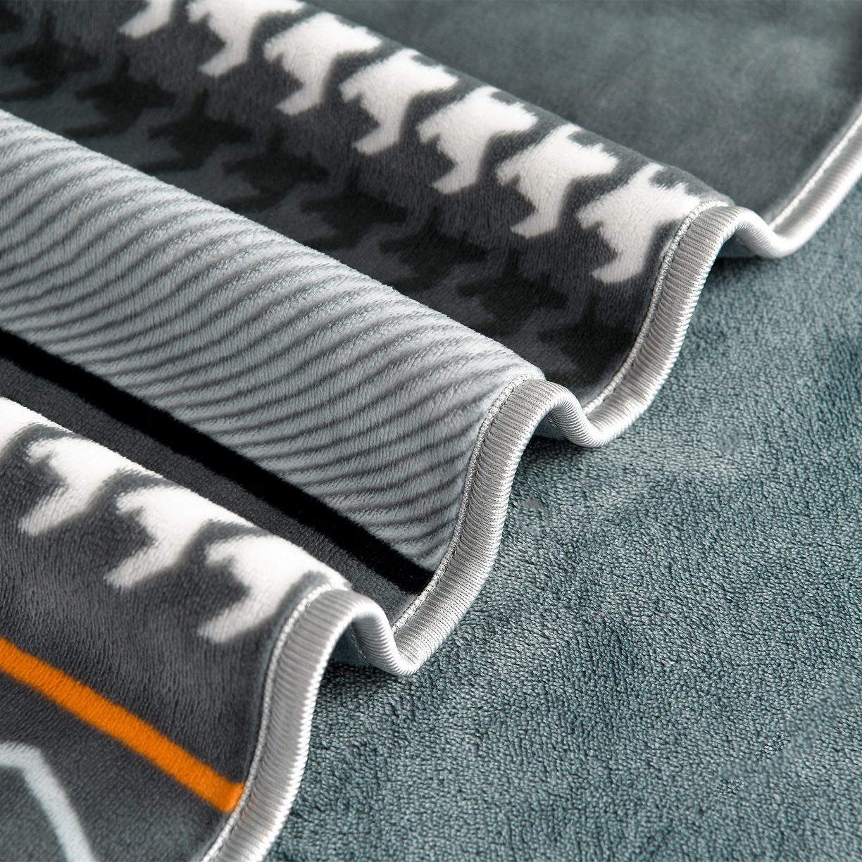 91家纺网 家纺一手货源 找家纺 董成龙家纺 2026新款高克重9-10斤加厚印花超柔牛奶绒爆款法莱绒金貂绒床裙四件套控价 休闲时光