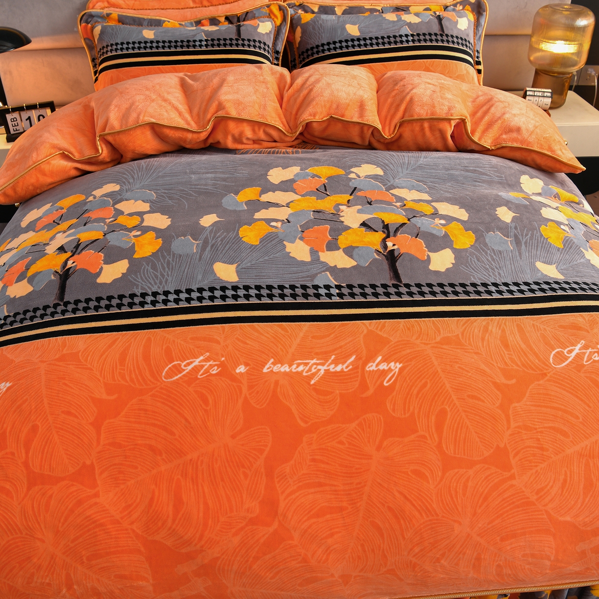 91家纺网 家纺一手货源 找家纺 董成龙家纺 2026新款高克重9-10斤加厚印花超柔牛奶绒爆款法莱绒金貂绒床裙四件套控价 摇钱树