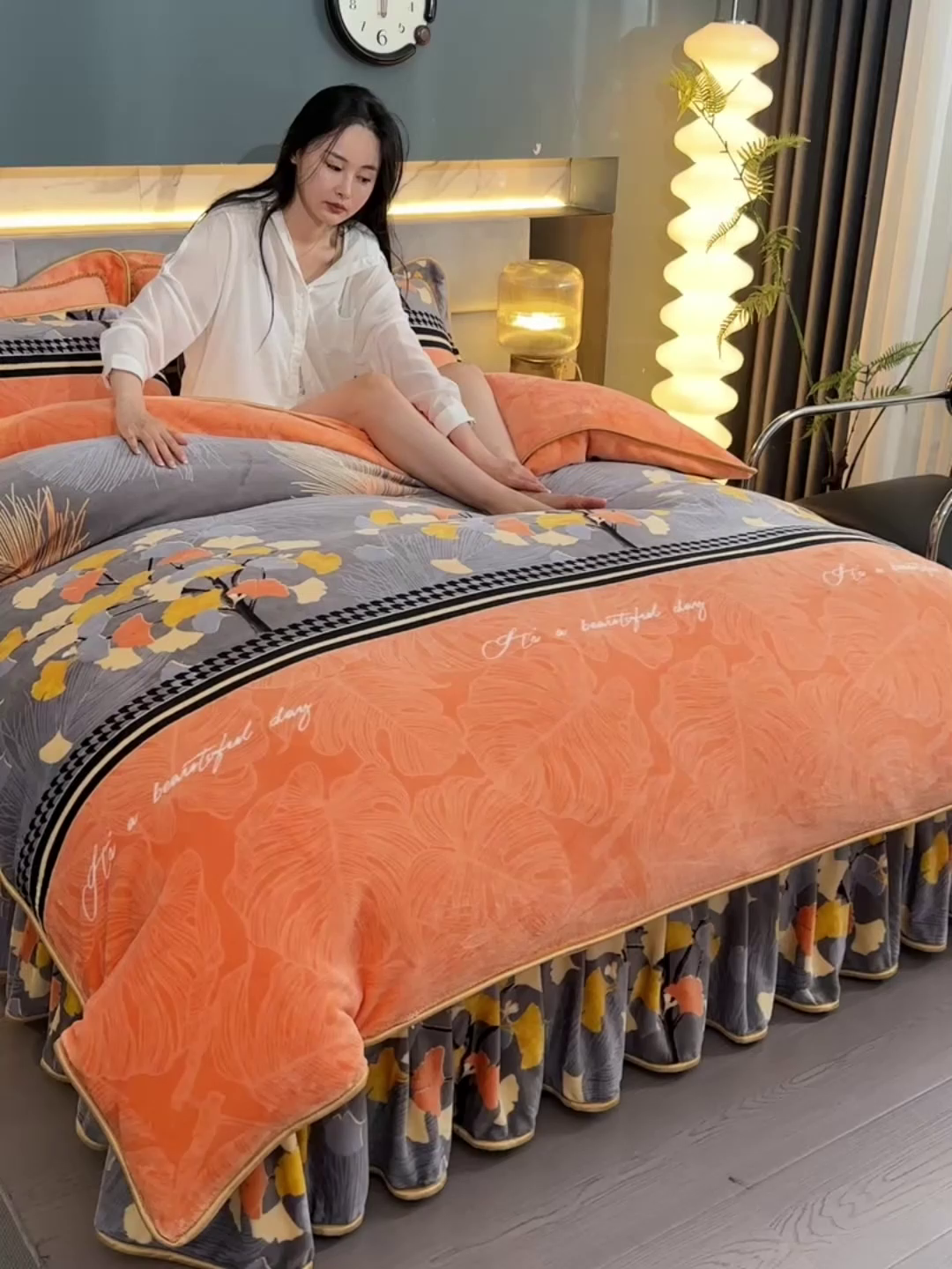 91家纺网 家纺一手货源 找家纺 董成龙家纺 2026新款高克重9-10斤加厚印花超柔牛奶绒爆款法莱绒金貂绒床裙四件套控价 摇钱树