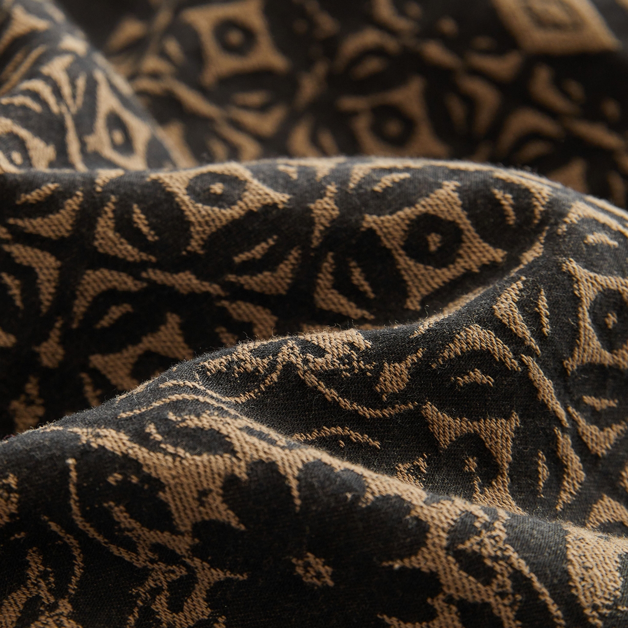 91家纺网 家纺一手货源 找家纺 山舍家居 2026新款A面色经色纬的色织提花B面全棉人字纹小提花四件套-霍德华庄园（不含税不含运费） 霍德华庄园-咖