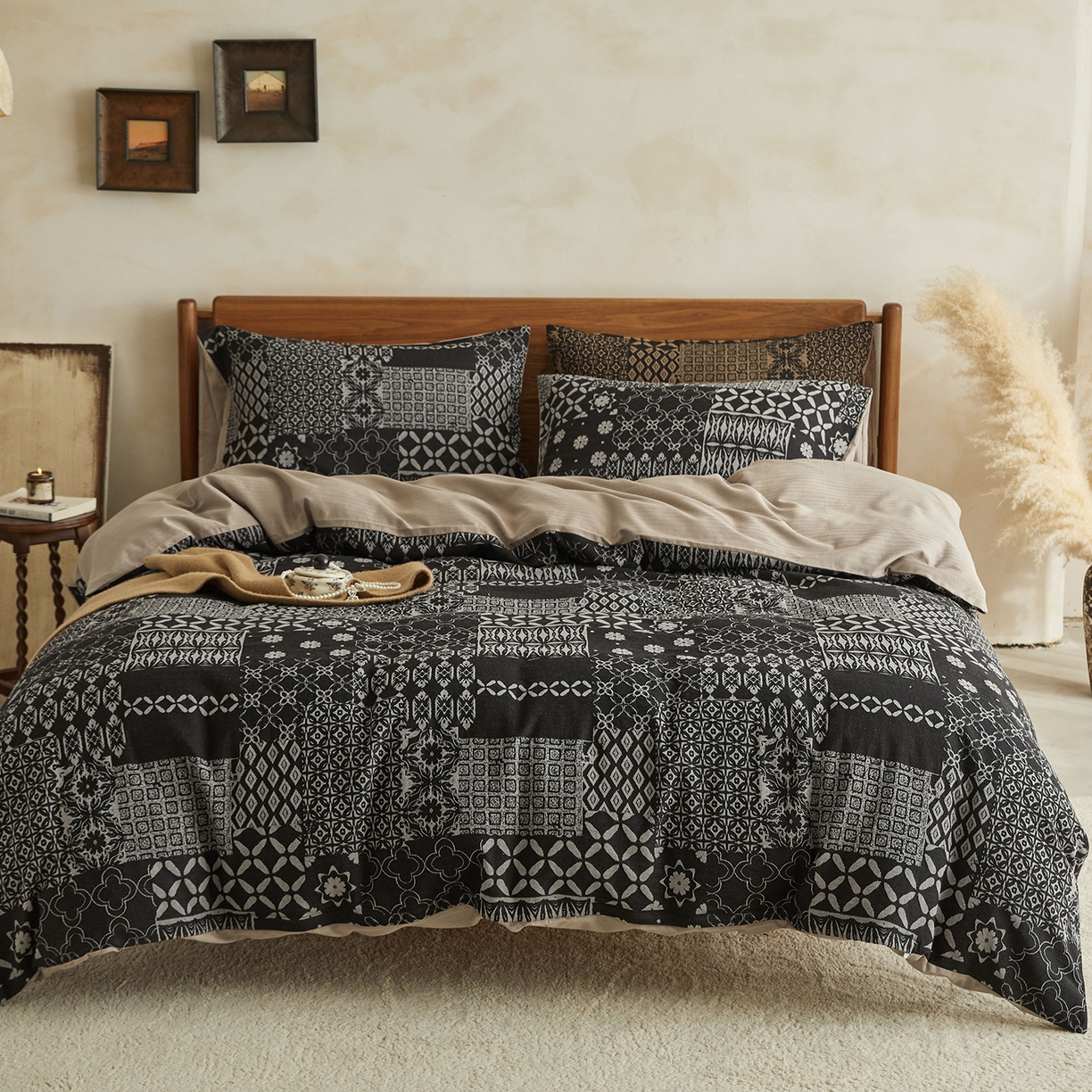 91家纺网 家纺一手货源 找家纺 山舍家居 2026新款A面色经色纬的色织提花B面全棉人字纹小提花四件套-霍德华庄园（不含税不含运费） 霍德华庄园-灰