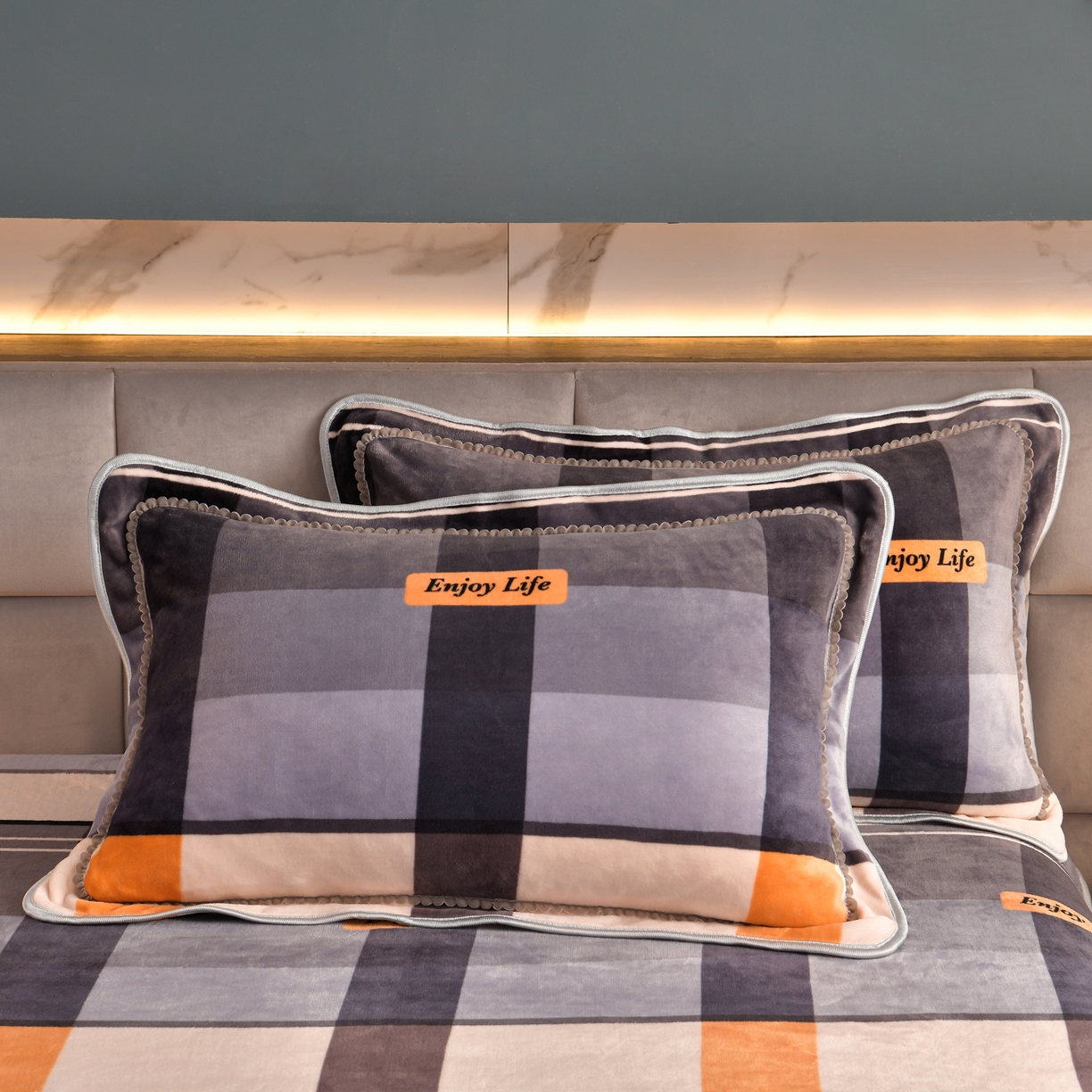 91家纺网 家纺一手货源 找家纺 董成龙家纺 2026新款高克重9-10斤加厚印花超柔牛奶绒爆款法莱绒金貂绒床裙四件套控价 格调