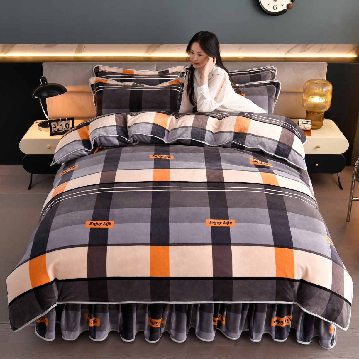 91家纺网 家纺一手货源 找家纺 董成龙家纺 2026新款高克重9-10斤加厚印花超柔牛奶绒爆款法莱绒金貂绒床裙四件套控价 格调