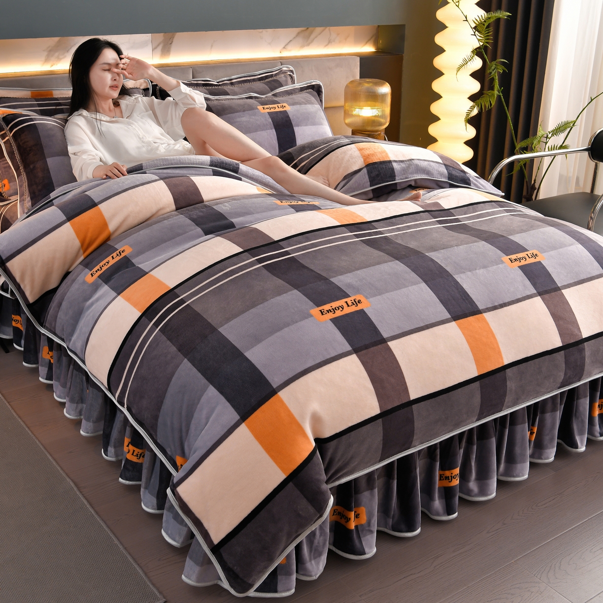 91家纺网 家纺一手货源 找家纺 董成龙家纺 2026新款高克重9-10斤加厚印花超柔牛奶绒爆款法莱绒金貂绒床裙四件套控价 格调