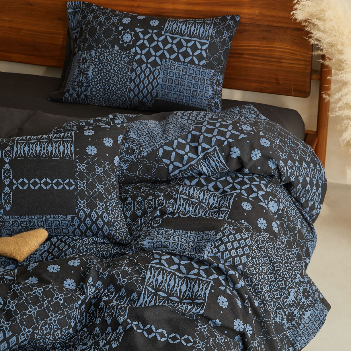 91家纺网 家纺一手货源 找家纺 山舍家居 2026新款A面色经色纬的色织提花B面全棉人字纹小提花四件套-霍德华庄园（不含税不含运费） 霍德华庄园-蓝