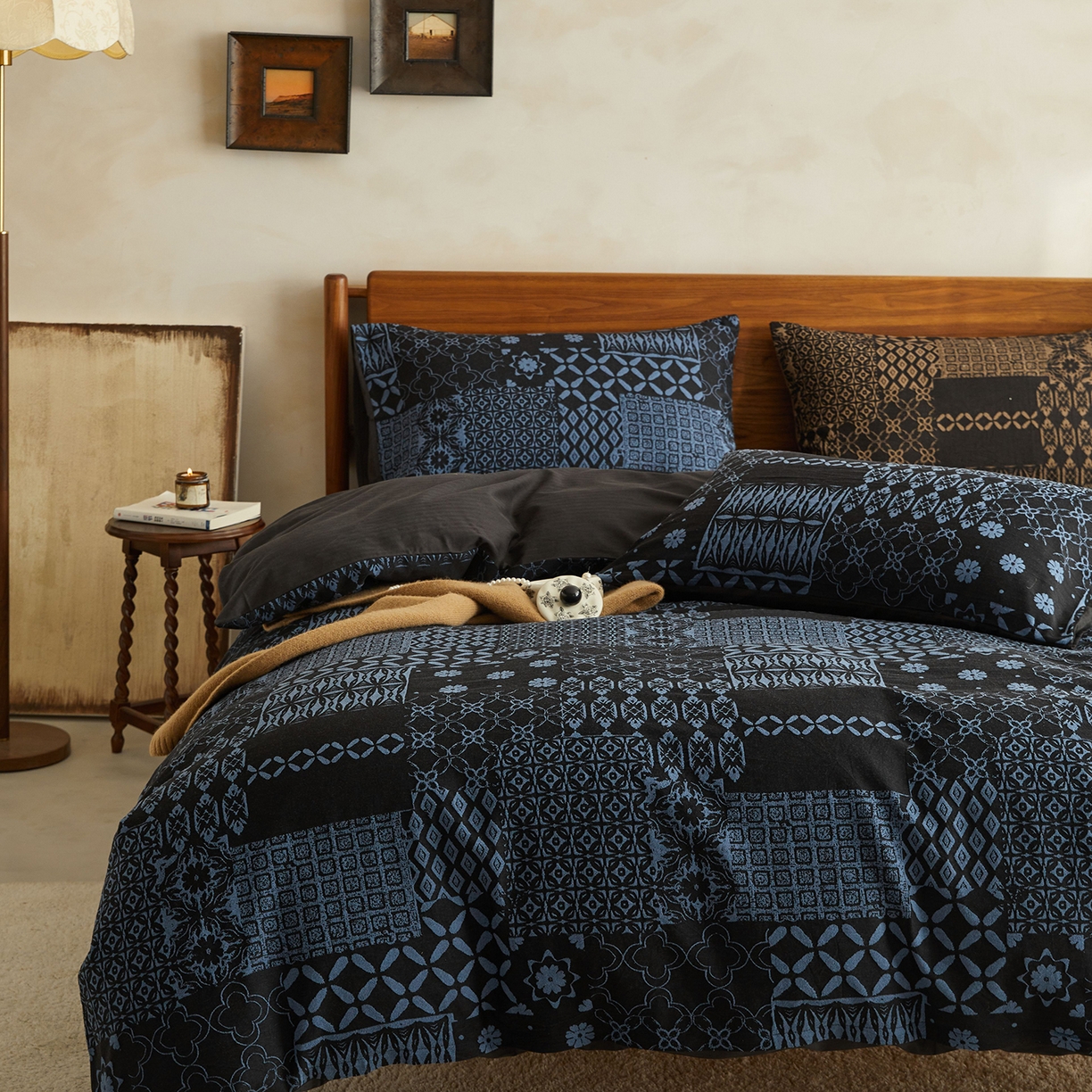 91家纺网 家纺一手货源 找家纺 山舍家居 2026新款A面色经色纬的色织提花B面全棉人字纹小提花四件套-霍德华庄园（不含税不含运费） 霍德华庄园-蓝