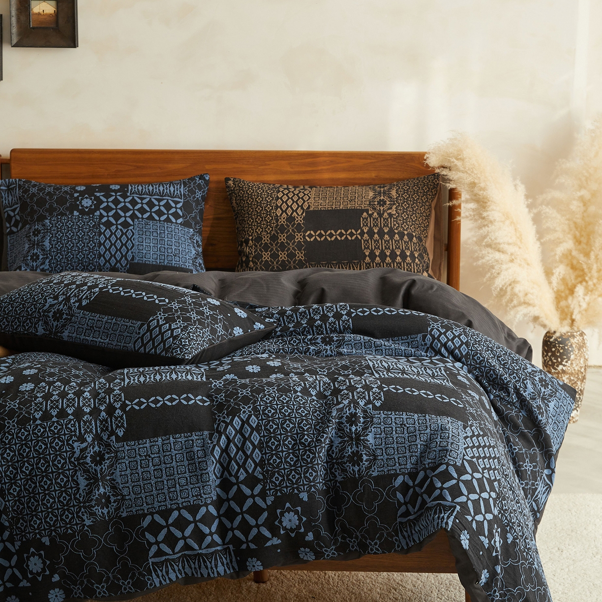 91家纺网 家纺一手货源 找家纺 山舍家居 2026新款A面色经色纬的色织提花B面全棉人字纹小提花四件套-霍德华庄园（不含税不含运费） 霍德华庄园-蓝