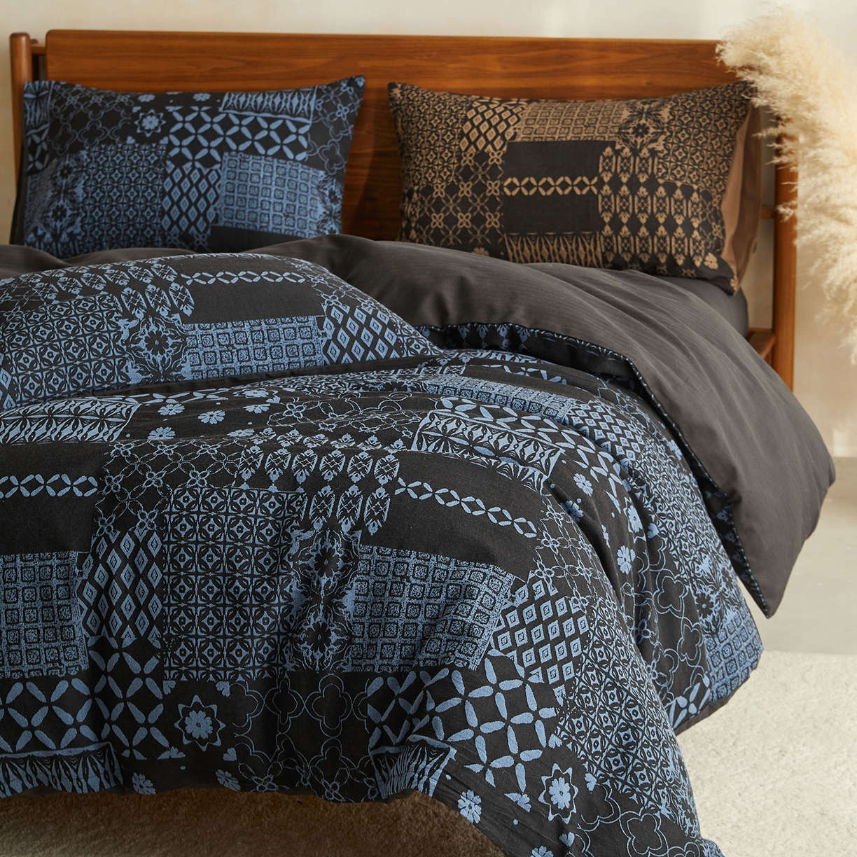 91家纺网 家纺一手货源 找家纺 山舍家居 2026新款A面色经色纬的色织提花B面全棉人字纹小提花四件套-霍德华庄园（不含税不含运费） 霍德华庄园-蓝