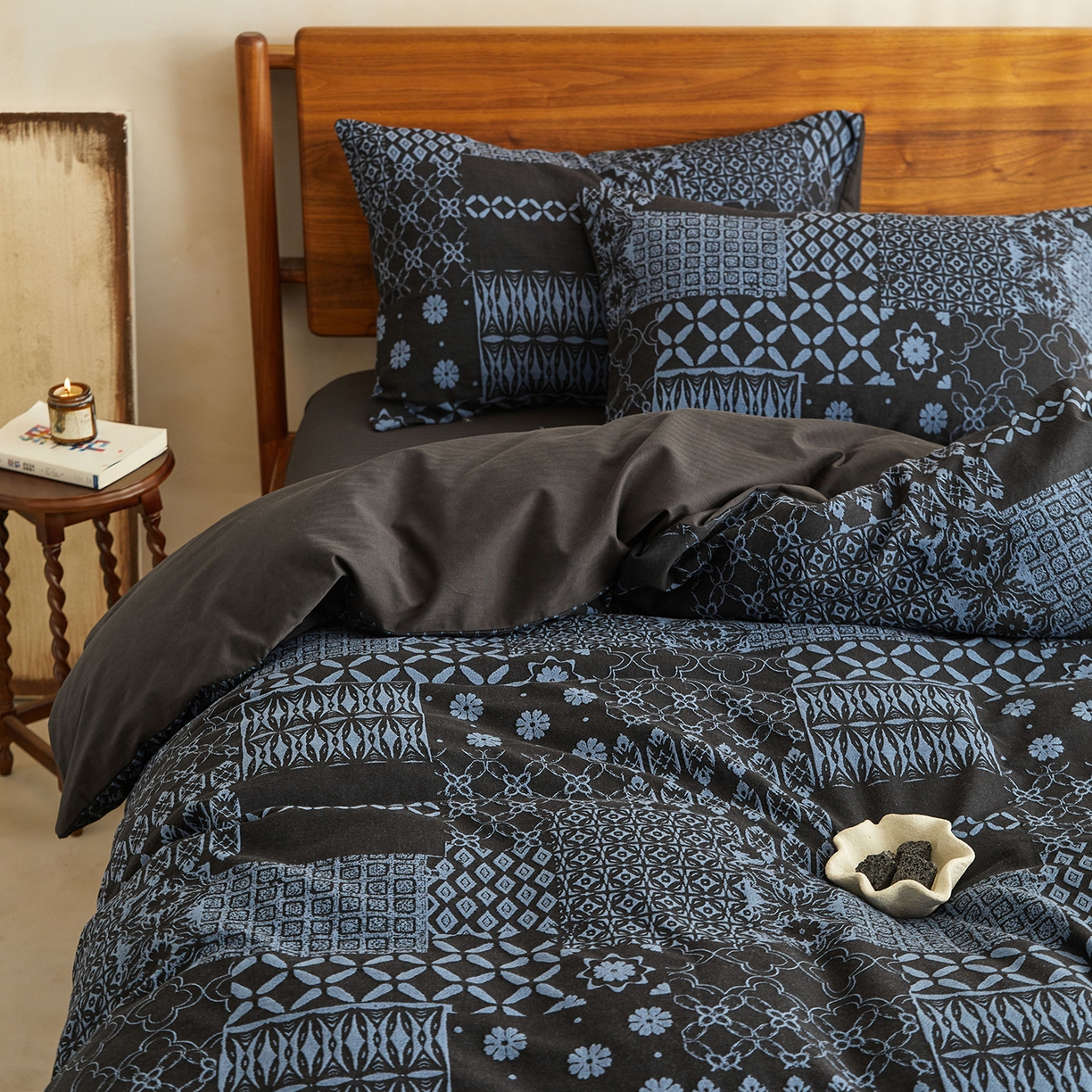 91家纺网 家纺一手货源 找家纺 山舍家居 2026新款A面色经色纬的色织提花B面全棉人字纹小提花四件套-霍德华庄园（不含税不含运费） 霍德华庄园-蓝