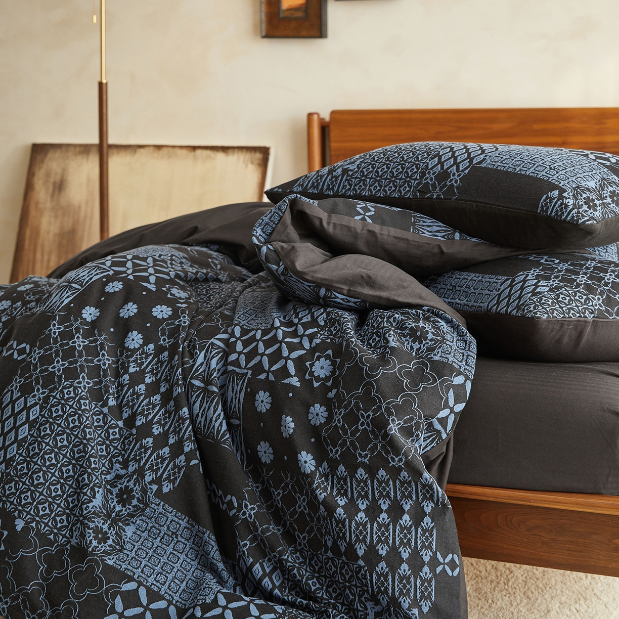 91家纺网 家纺一手货源 找家纺 山舍家居 2026新款A面色经色纬的色织提花B面全棉人字纹小提花四件套-霍德华庄园（不含税不含运费） 霍德华庄园-蓝