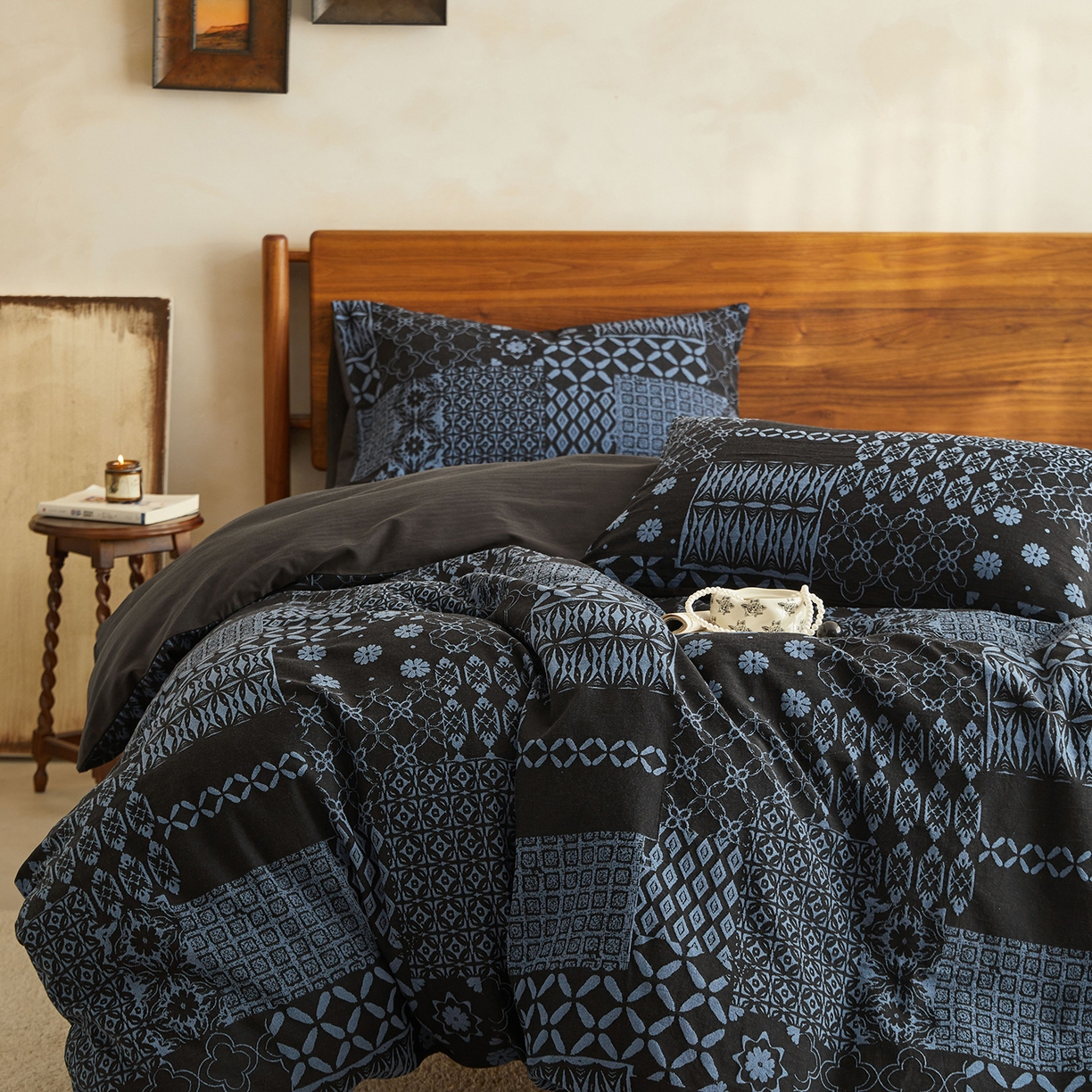 91家纺网 家纺一手货源 找家纺 山舍家居 2026新款A面色经色纬的色织提花B面全棉人字纹小提花四件套-霍德华庄园（不含税不含运费） 霍德华庄园-蓝