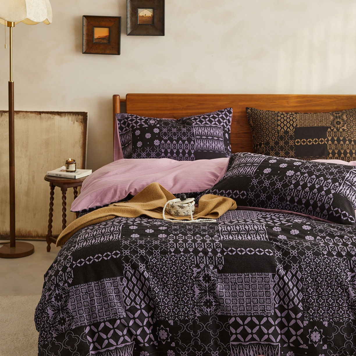 91家纺网 家纺一手货源 找家纺 山舍家居 2026新款A面色经色纬的色织提花B面全棉人字纹小提花四件套-霍德华庄园（不含税不含运费） 霍德华庄园-紫