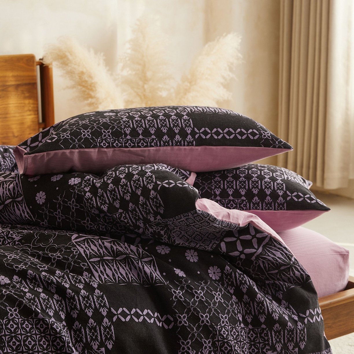 91家纺网 家纺一手货源 找家纺 山舍家居 2026新款A面色经色纬的色织提花B面全棉人字纹小提花四件套-霍德华庄园（不含税不含运费） 霍德华庄园-紫