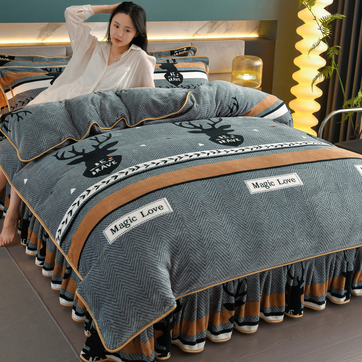 董成龙家纺 20256新款高克重9-10斤加厚印花超柔牛奶绒爆款法莱绒金貂绒床裙四件套控价 一鹿有你