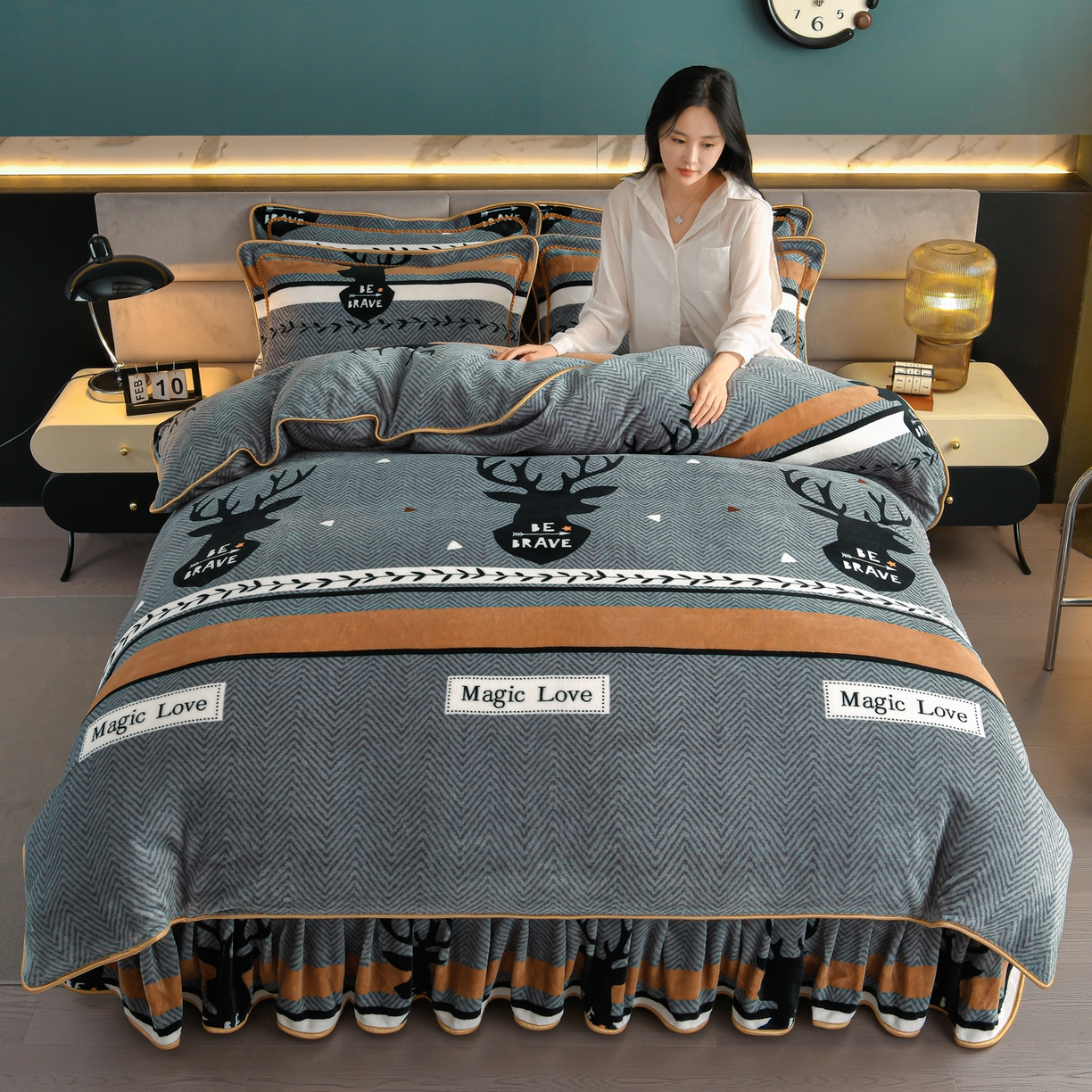 91家纺网 家纺一手货源 找家纺 董成龙家纺 2026新款高克重9-10斤加厚印花超柔牛奶绒爆款法莱绒金貂绒床裙四件套控价 一鹿有你