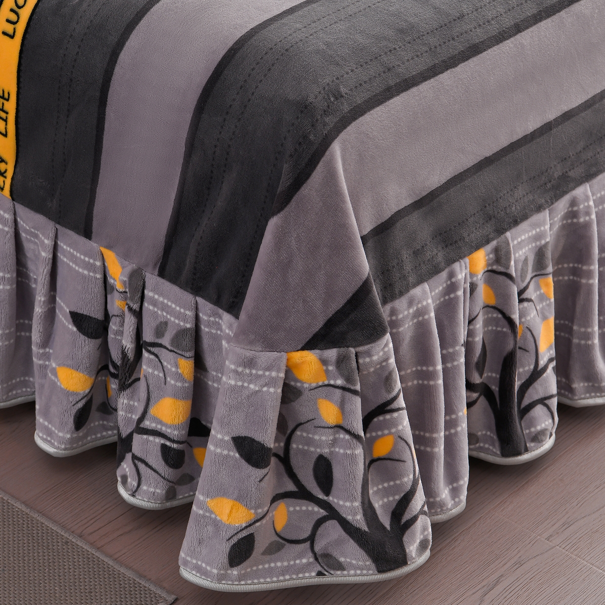 91家纺网 家纺一手货源 找家纺 董成龙家纺 2026新款高克重9-10斤加厚印花超柔牛奶绒爆款法莱绒金貂绒床裙四件套控价 美满生活