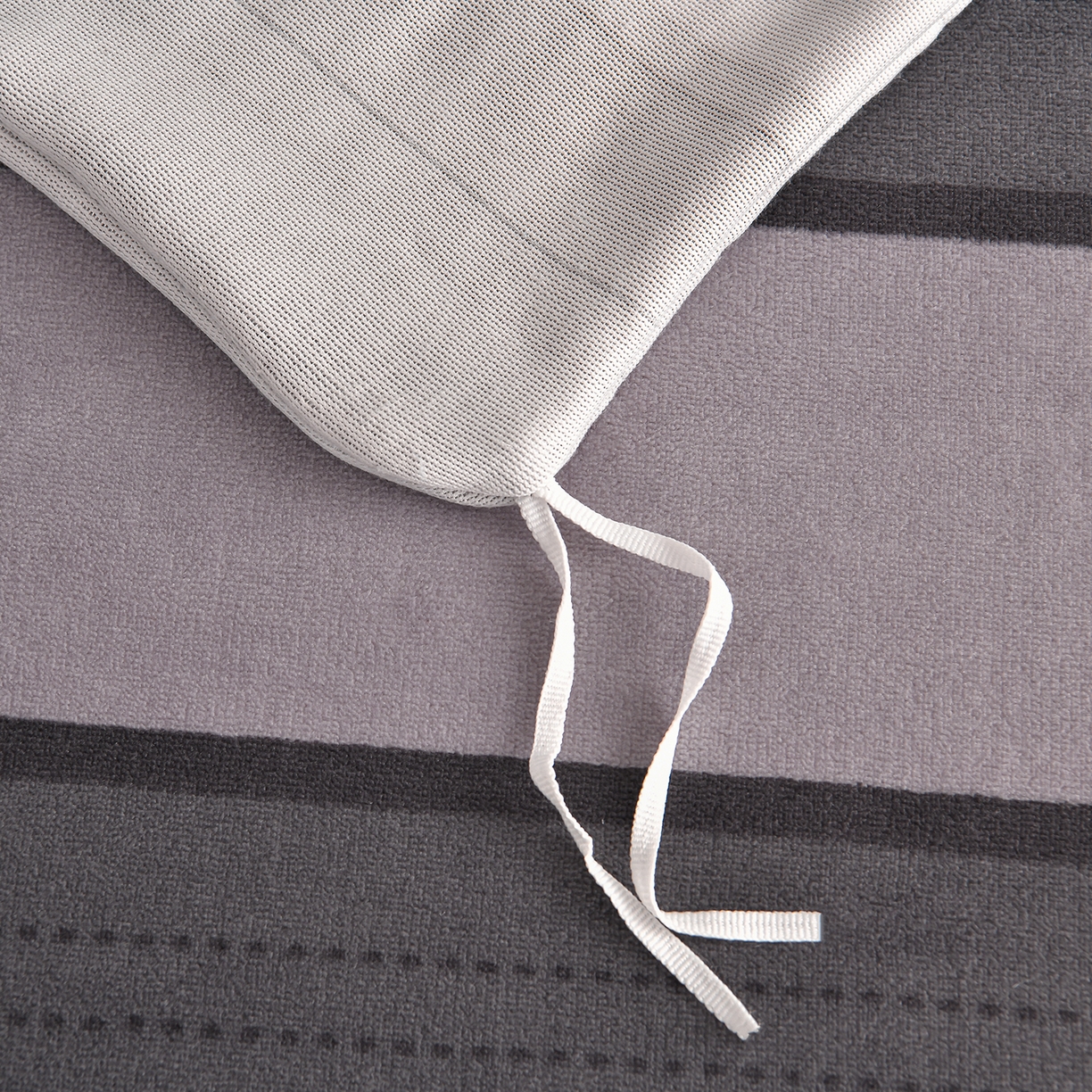 91家纺网 家纺一手货源 找家纺 董成龙家纺 2026新款高克重9-10斤加厚印花超柔牛奶绒爆款法莱绒金貂绒床裙四件套控价 美满生活