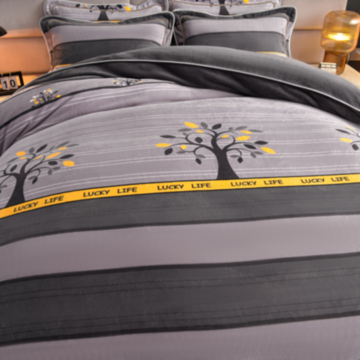 91家纺网 家纺一手货源 找家纺 董成龙家纺 2026新款高克重9-10斤加厚印花超柔牛奶绒爆款法莱绒金貂绒床裙四件套控价 美满生活