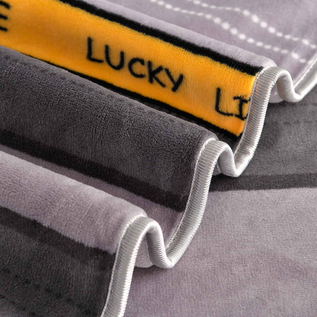 91家纺网 家纺一手货源 找家纺 董成龙家纺 2026新款高克重9-10斤加厚印花超柔牛奶绒爆款法莱绒金貂绒床裙四件套控价 美满生活