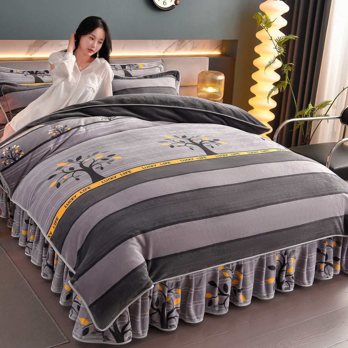 91家纺网 家纺一手货源 找家纺 董成龙家纺 2026新款高克重9-10斤加厚印花超柔牛奶绒爆款法莱绒金貂绒床裙四件套控价 美满生活