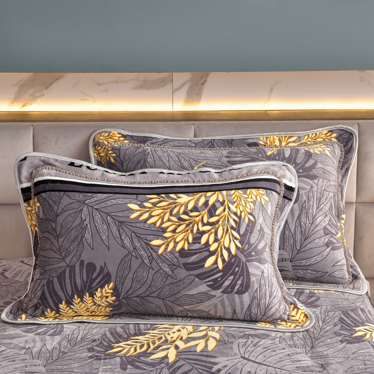 91家纺网 家纺一手货源 找家纺 董成龙家纺 2026新款高克重9-10斤加厚印花超柔牛奶绒爆款法莱绒金貂绒床裙四件套控价 黄金叶