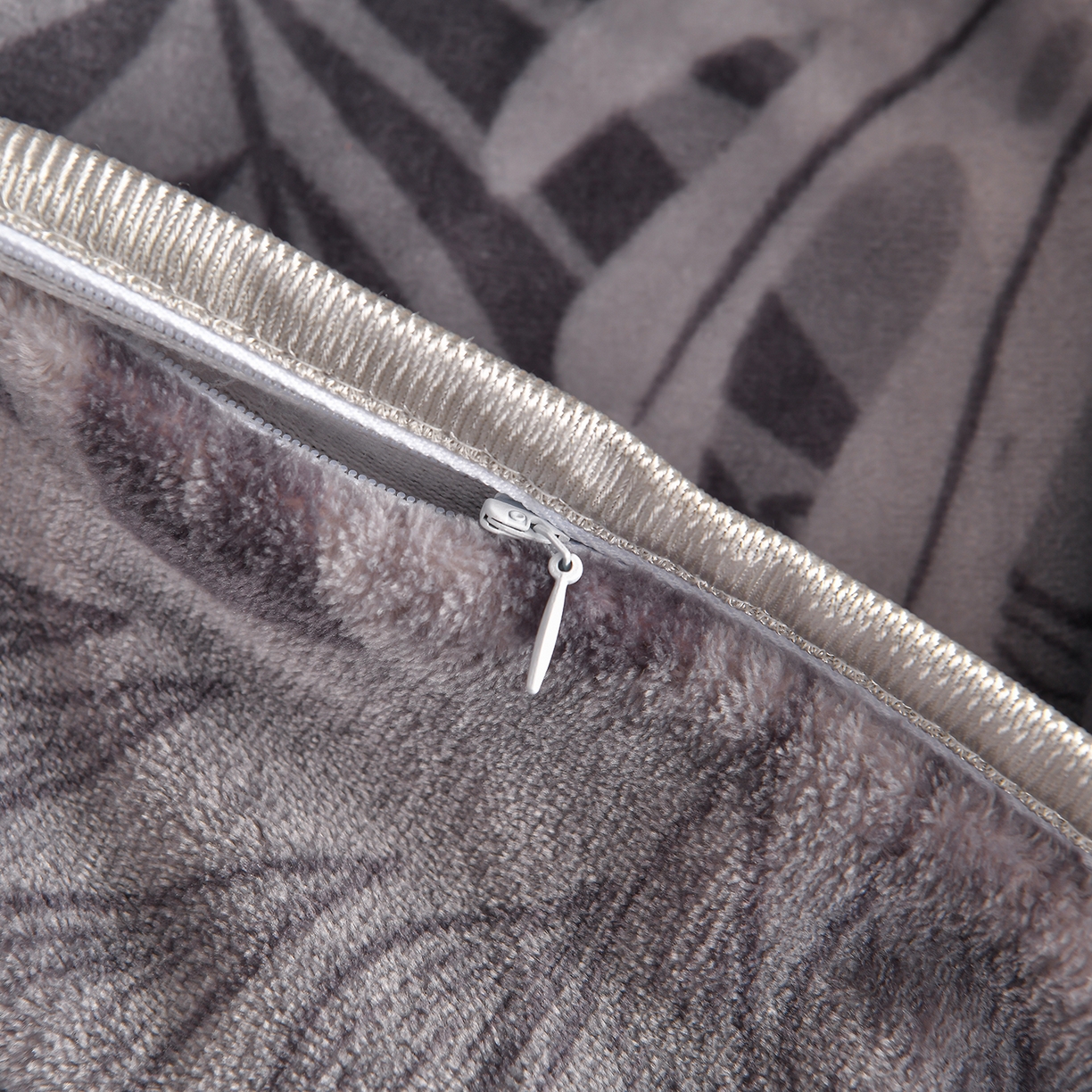 91家纺网 家纺一手货源 找家纺 董成龙家纺 2026新款高克重9-10斤加厚印花超柔牛奶绒爆款法莱绒金貂绒床裙四件套控价 黄金叶