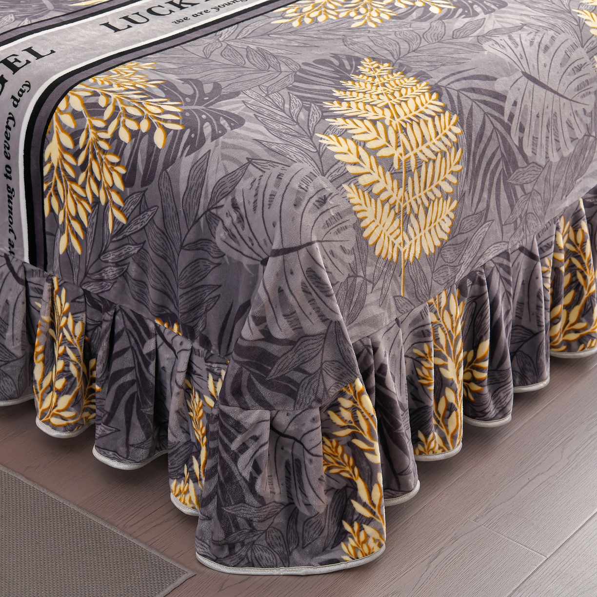 91家纺网 家纺一手货源 找家纺 董成龙家纺 2026新款高克重9-10斤加厚印花超柔牛奶绒爆款法莱绒金貂绒床裙四件套控价 黄金叶