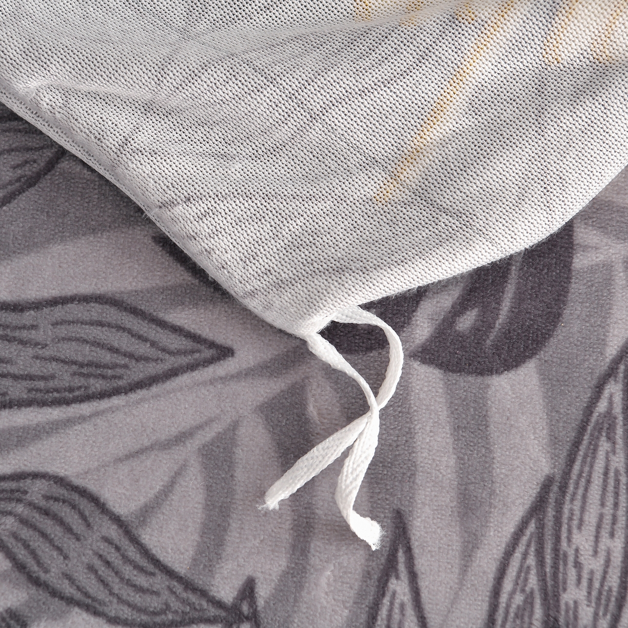 91家纺网 家纺一手货源 找家纺 董成龙家纺 2026新款高克重9-10斤加厚印花超柔牛奶绒爆款法莱绒金貂绒床裙四件套控价 黄金叶