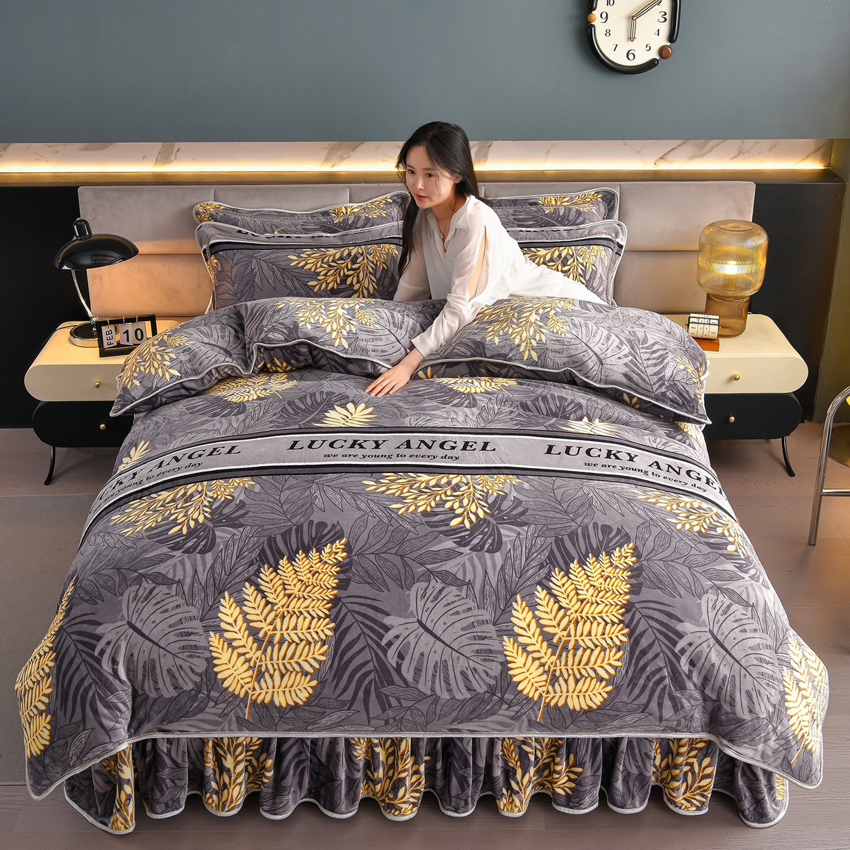 91家纺网 家纺一手货源 找家纺 董成龙家纺 2026新款高克重9-10斤加厚印花超柔牛奶绒爆款法莱绒金貂绒床裙四件套控价 黄金叶