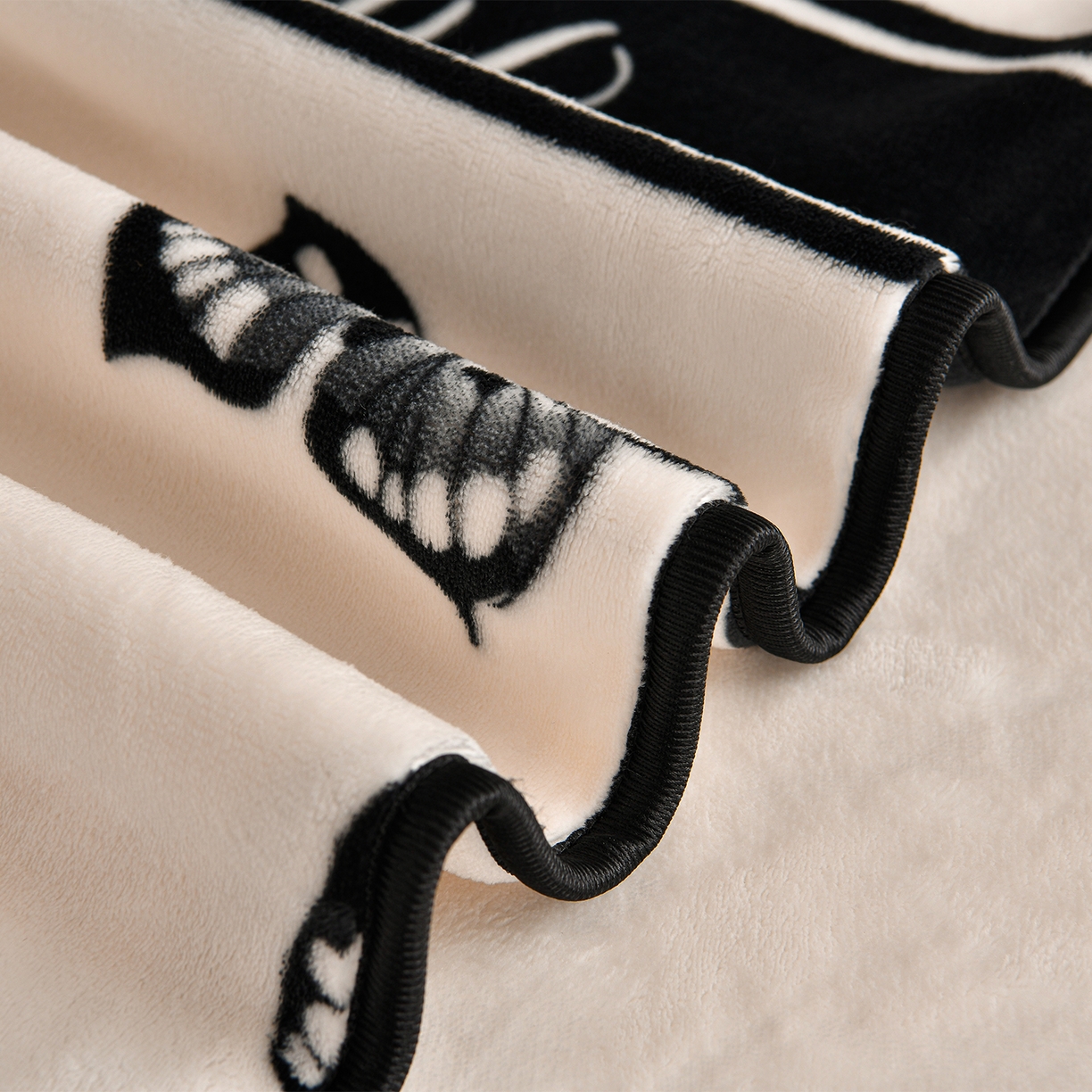 91家纺网 家纺一手货源 找家纺 董成龙家纺 2026新款高克重9-10斤加厚印花超柔牛奶绒爆款法莱绒金貂绒床裙四件套控价 蝶梦