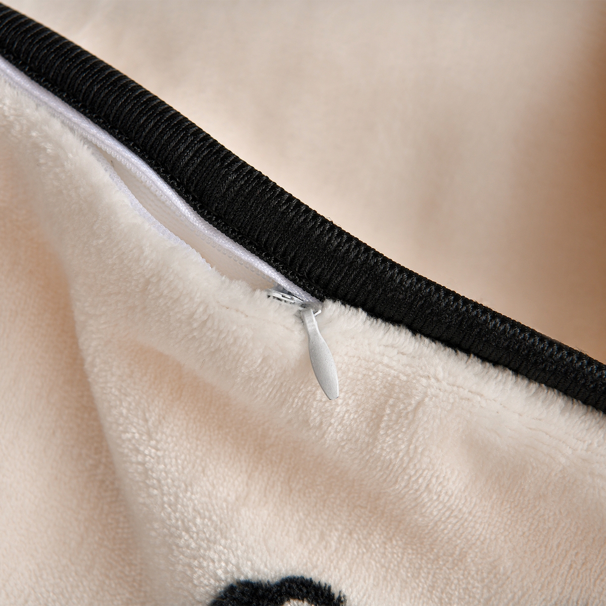 91家纺网 家纺一手货源 找家纺 董成龙家纺 2026新款高克重9-10斤加厚印花超柔牛奶绒爆款法莱绒金貂绒床裙四件套控价 蝶梦