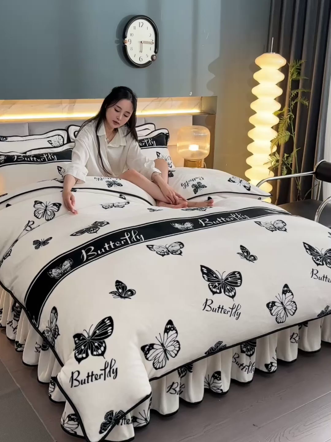 91家纺网 家纺一手货源 找家纺 董成龙家纺 2026新款高克重9-10斤加厚印花超柔牛奶绒爆款法莱绒金貂绒床裙四件套控价 蝶梦