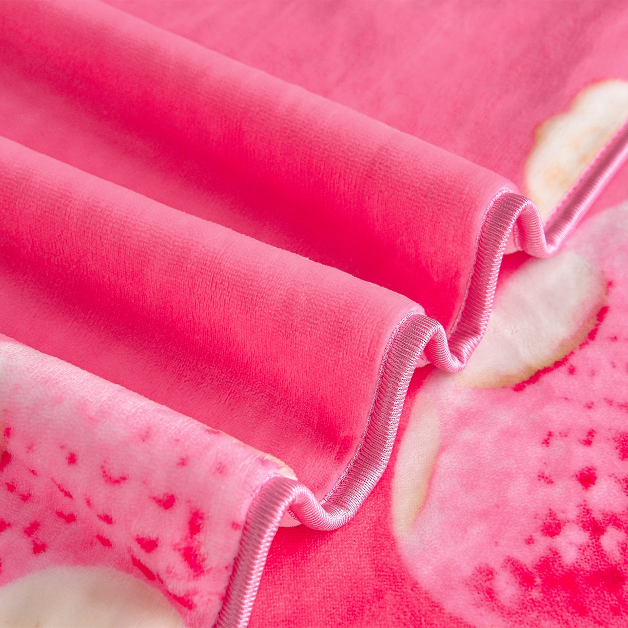 91家纺网 家纺一手货源 找家纺 董成龙家纺 2026新款高克重9-10斤加厚印花超柔牛奶绒爆款法莱绒金貂绒床裙四件套控价 萌萌兔