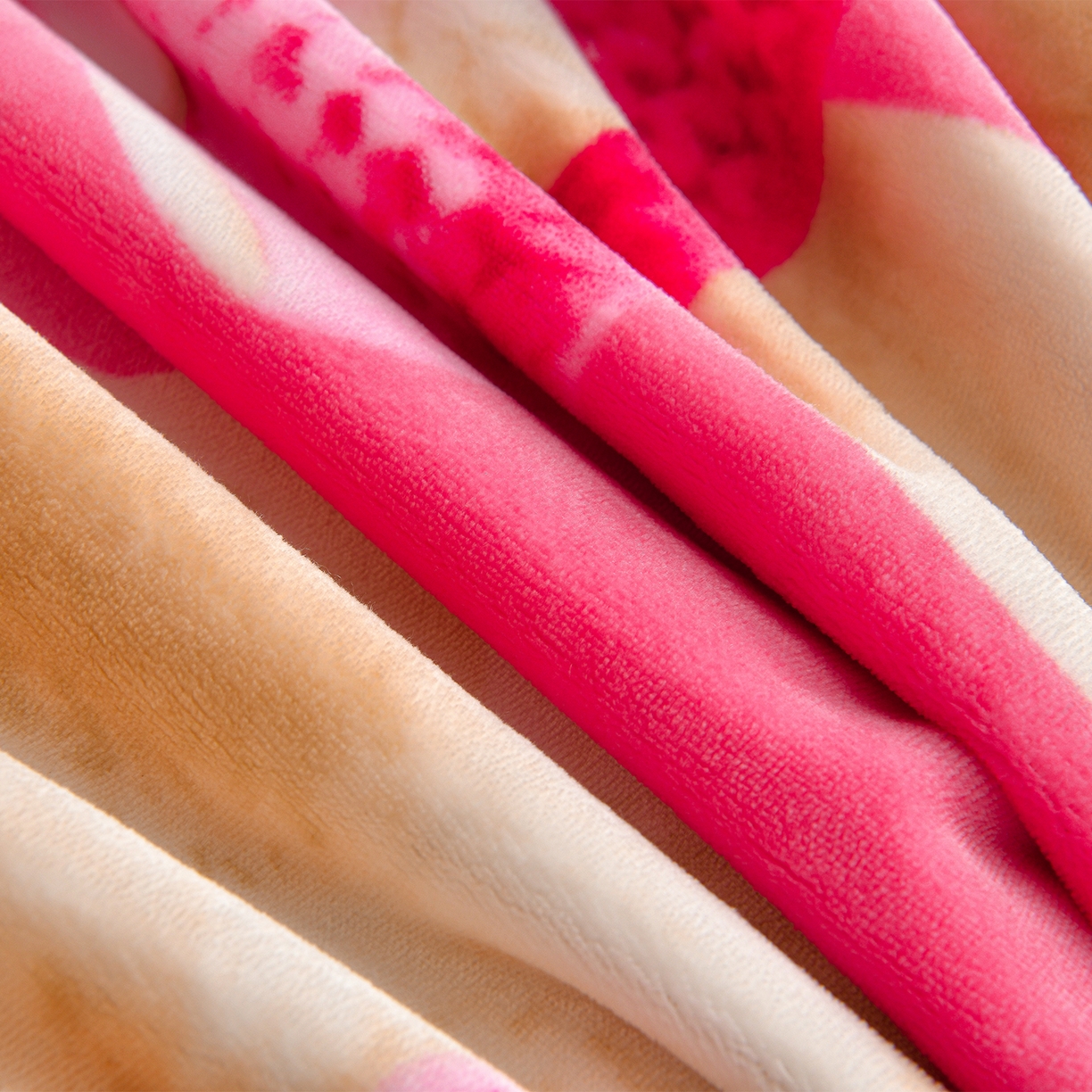 91家纺网 家纺一手货源 找家纺 董成龙家纺 2026新款高克重9-10斤加厚印花超柔牛奶绒爆款法莱绒金貂绒床裙四件套控价 萌萌兔