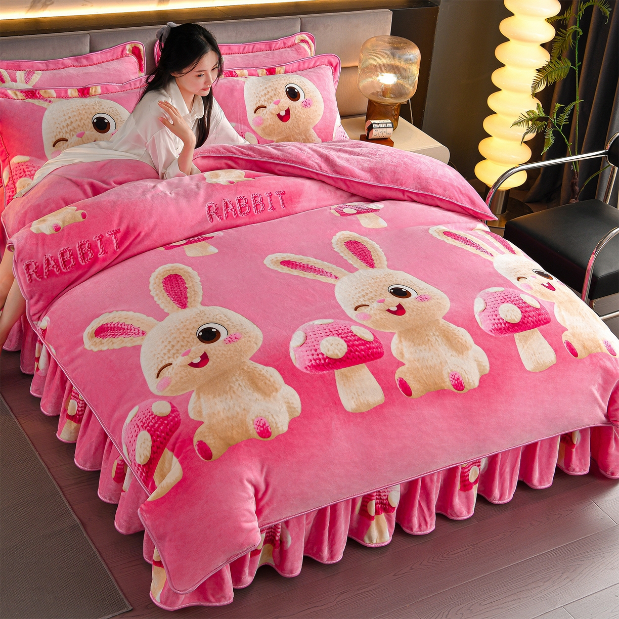 董成龙家纺 20256新款高克重9-10斤加厚印花超柔牛奶绒爆款法莱绒金貂绒床裙四件套控价 萌萌兔