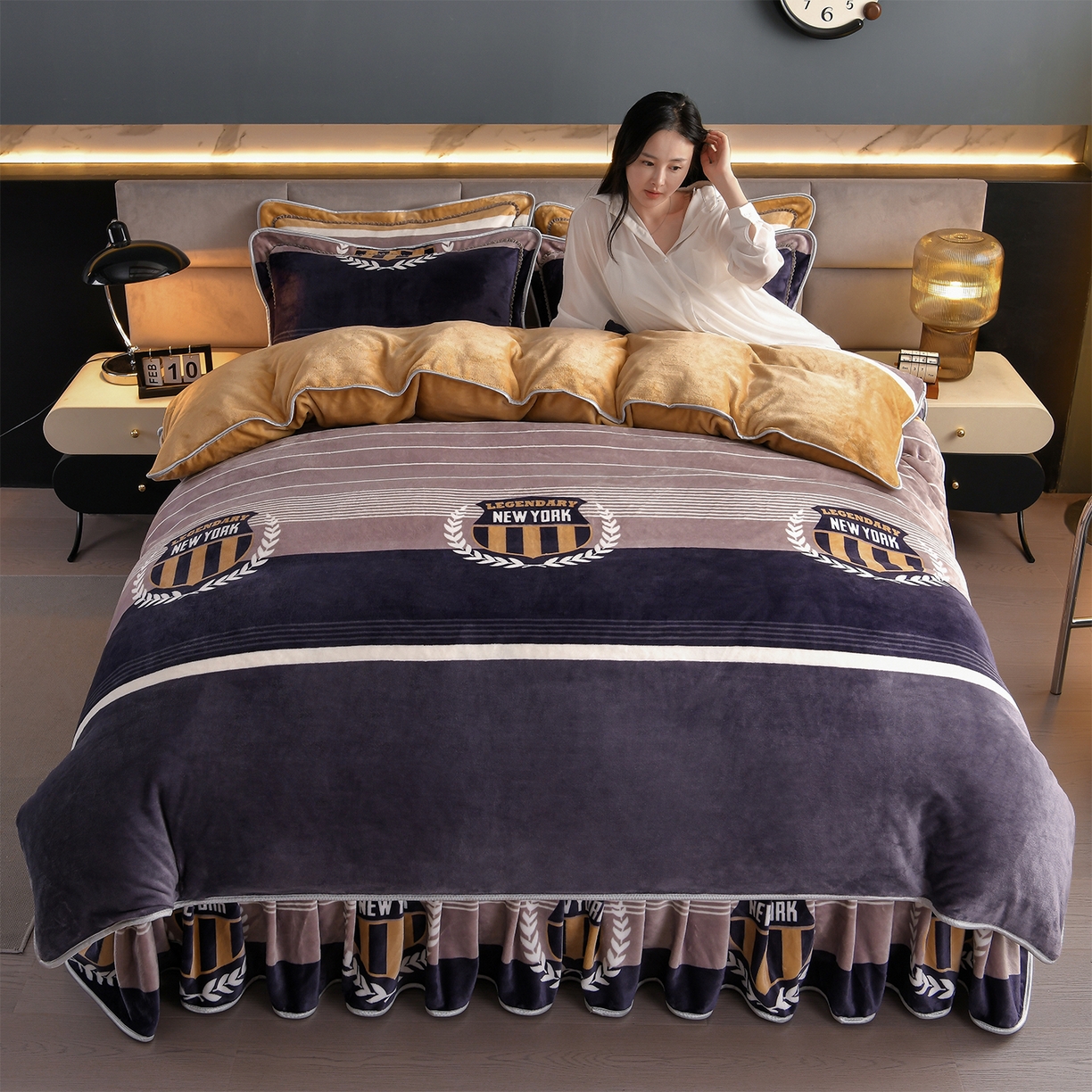 91家纺网 家纺一手货源 找家纺 董成龙家纺 2026新款高克重9-10斤加厚印花超柔牛奶绒爆款法莱绒金貂绒床裙四件套控价 英伦风尚