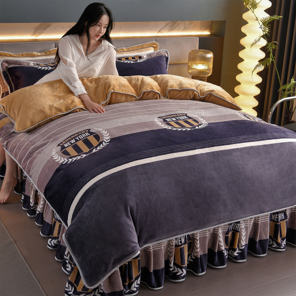 董成龙家纺 20256新款高克重9-10斤加厚印花超柔牛奶绒爆款法莱绒金貂绒床裙四件套控价 英伦风尚