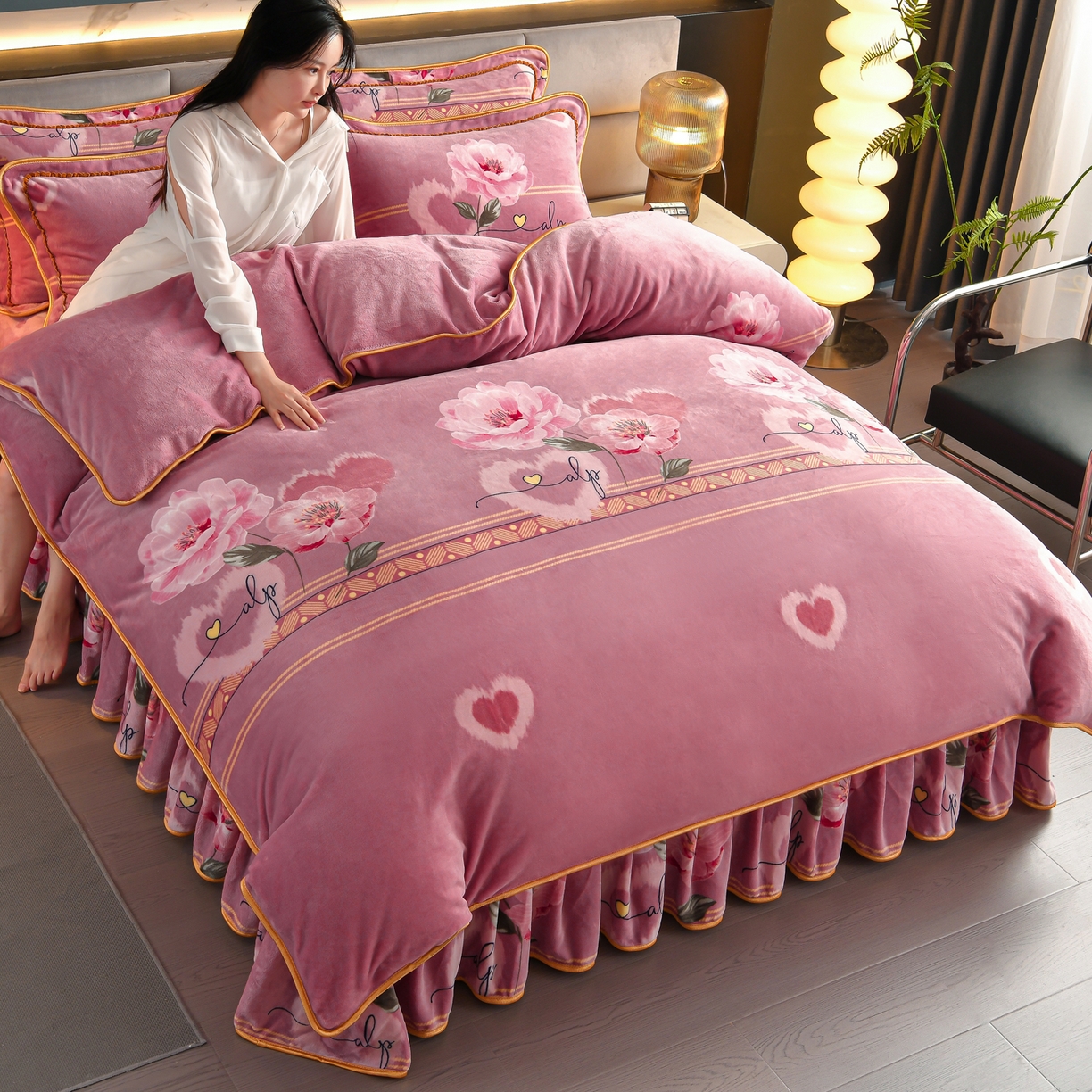 董成龙家纺 20256新款高克重9-10斤加厚印花超柔牛奶绒爆款法莱绒金貂绒床裙四件套控价 花韵
