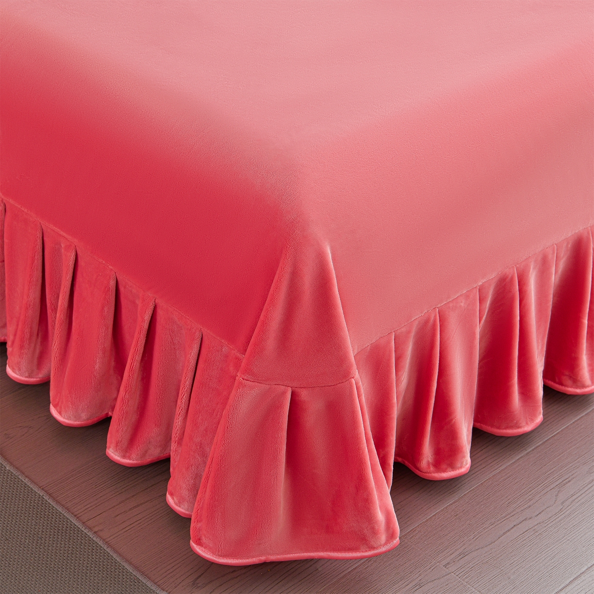 91家纺网 家纺一手货源 找家纺 董成龙家纺 2026新款高克重9-10斤加厚印花超柔牛奶绒爆款法莱绒金貂绒床裙四件套控价 幸运绒趣