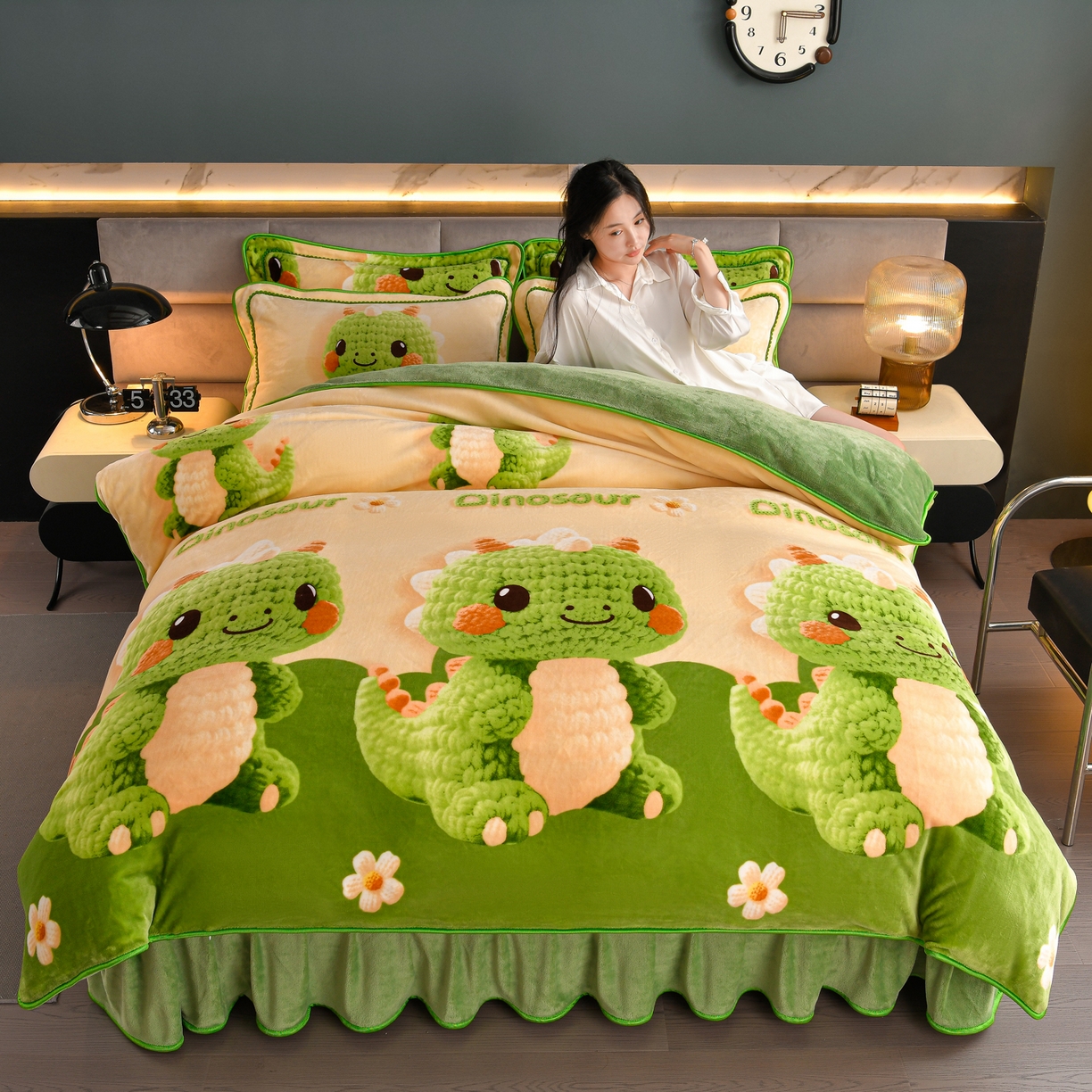 91家纺网 家纺一手货源 找家纺 董成龙家纺 2026新款高克重9-10斤加厚印花超柔牛奶绒爆款法莱绒金貂绒床裙四件套控价 恐龙乐园