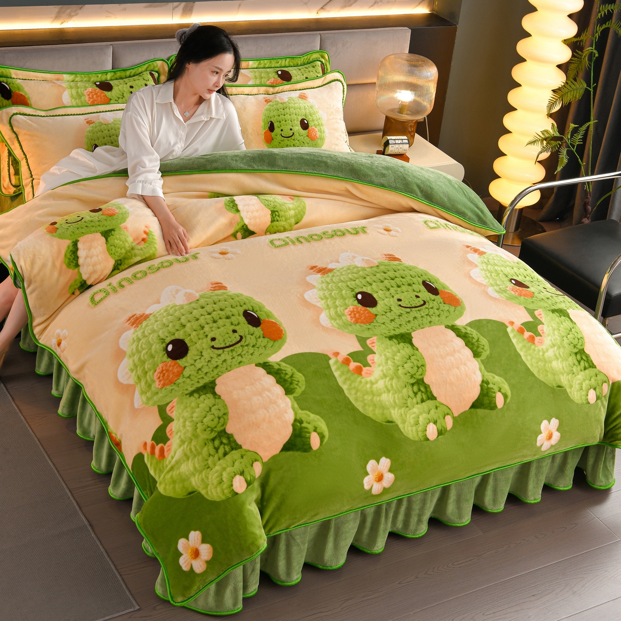 董成龙家纺 20256新款高克重9-10斤加厚印花超柔牛奶绒爆款法莱绒金貂绒床裙四件套控价 恐龙乐园