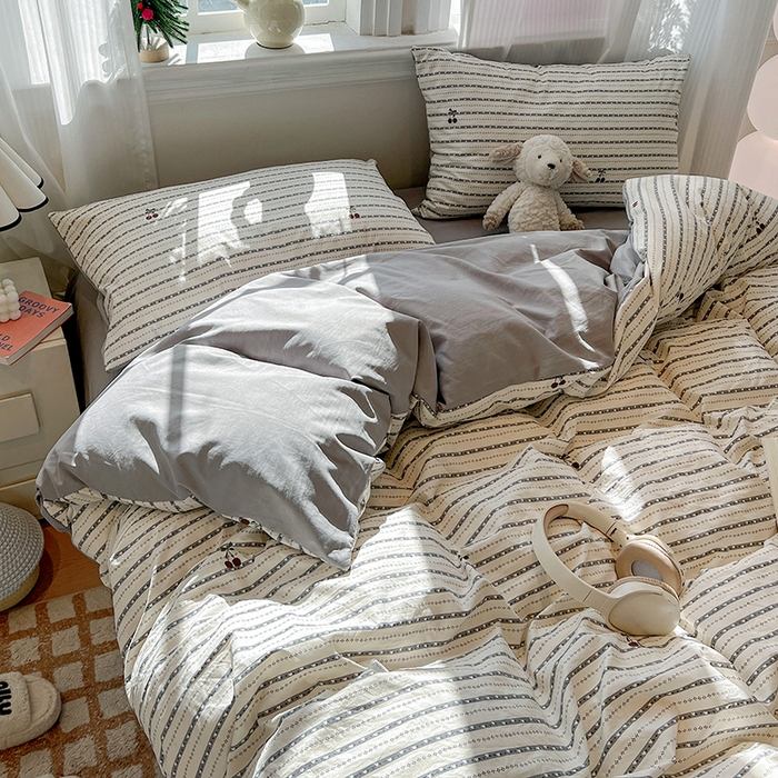 91家纺网 家纺一手货源 找家纺 梦纤绒 2026新款古法水洗仿棉云感纱四件套 灰樱桃