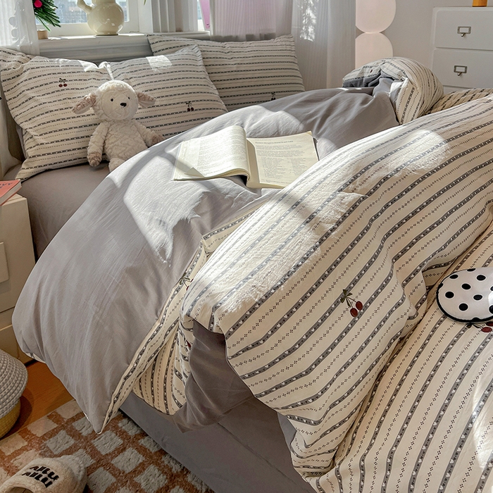 91家纺网 家纺一手货源 找家纺 梦纤绒 2026新款古法水洗仿棉云感纱四件套 灰樱桃