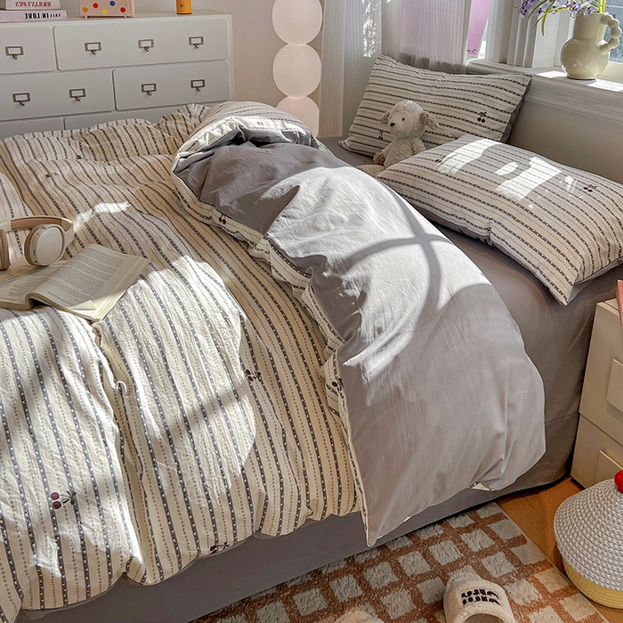 91家纺网 家纺一手货源 找家纺 梦纤绒 2026新款古法水洗仿棉云感纱四件套 灰樱桃