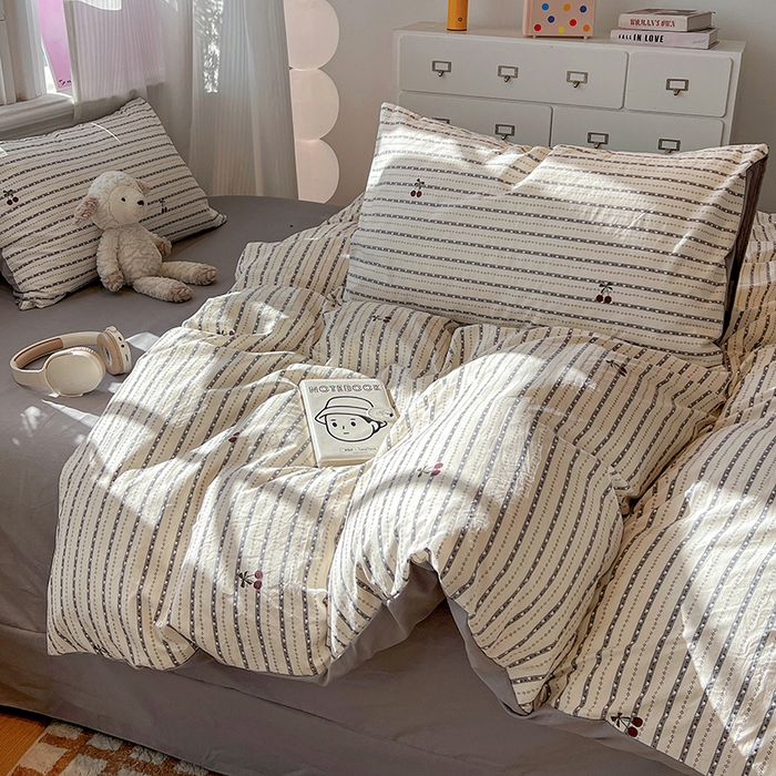 91家纺网 家纺一手货源 找家纺 梦纤绒 2026新款古法水洗仿棉云感纱四件套 灰樱桃