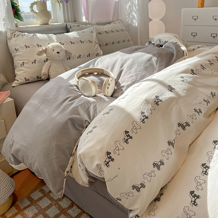 91家纺网 家纺一手货源 找家纺 梦纤绒 2026新款古法水洗仿棉云感纱四件套 小木马