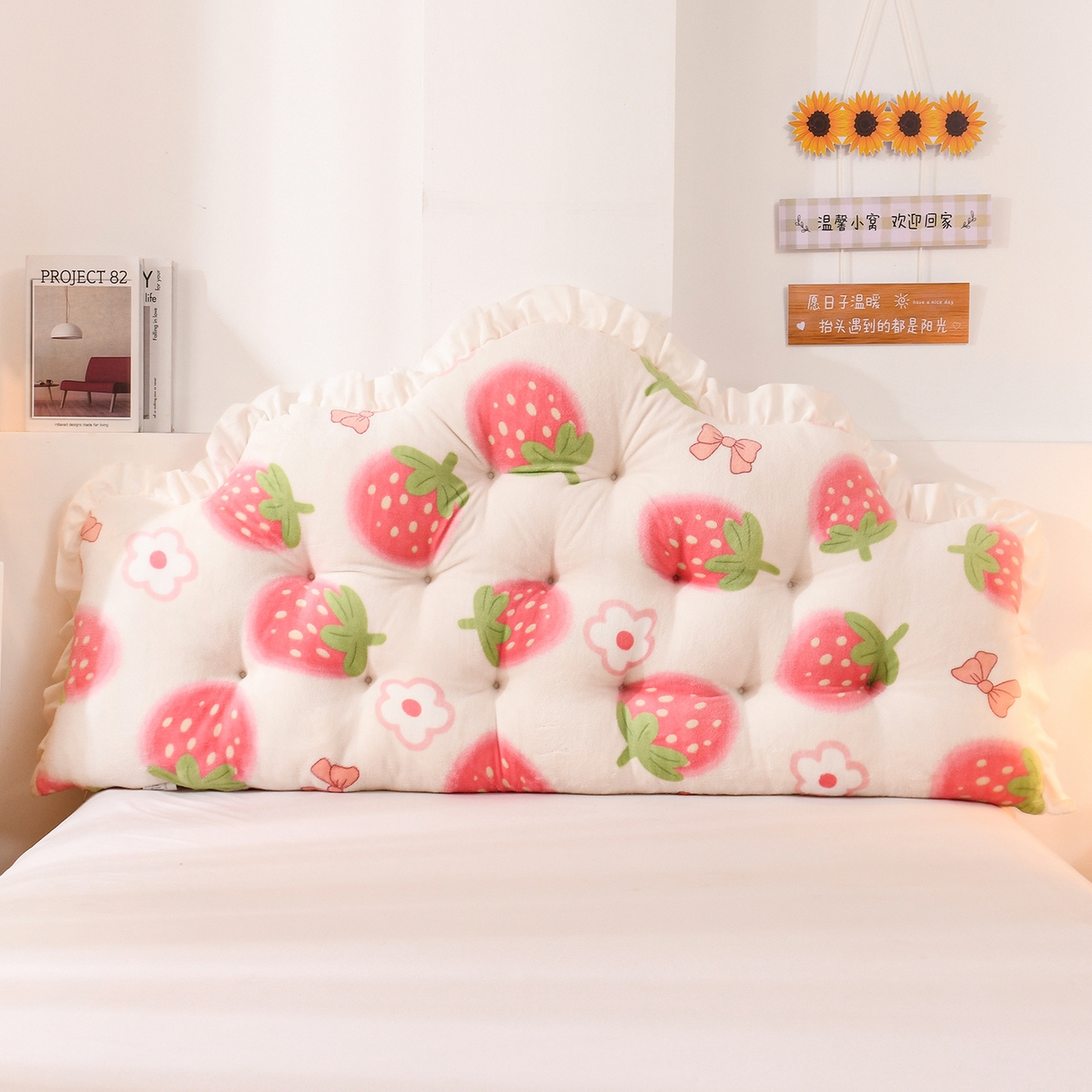91家纺网 家纺一手货源 找家纺 碧尔家居 2026新款可爱床上靠枕卧室床头靠背防撞榻榻米软包宿舍靠垫-麦浪机械钉扣牛奶绒 草莓小花